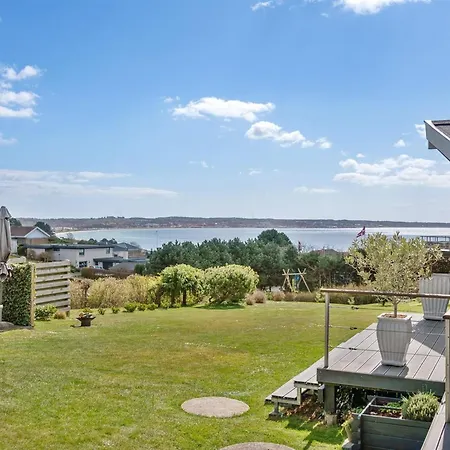Semesterbostad Kuno - 300m From The Sea By Interhome